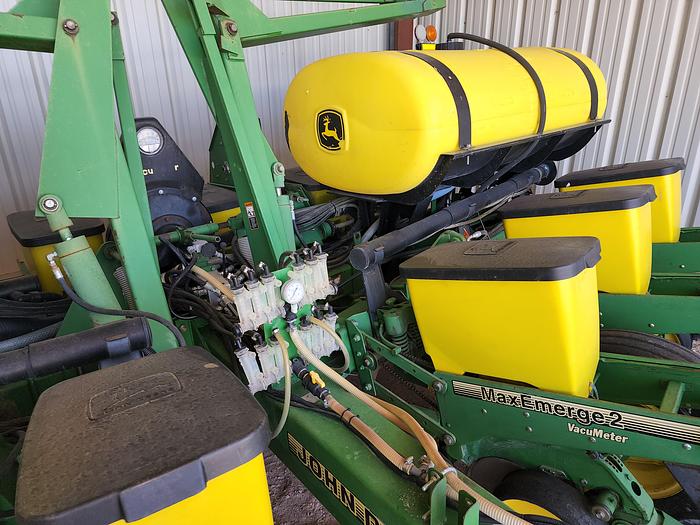 Used 12R30 John Deere 1760 MaxEmerge 2 Corn Planter