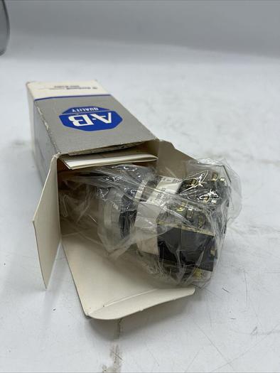 ALLEN BRADLEY 800T-H33B Ser T