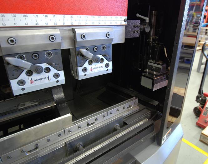 Used 146 TON X 122.4", AMADA 2015, HG1303, SERVO/HYDRAULIC CNC PRESS BRAKE