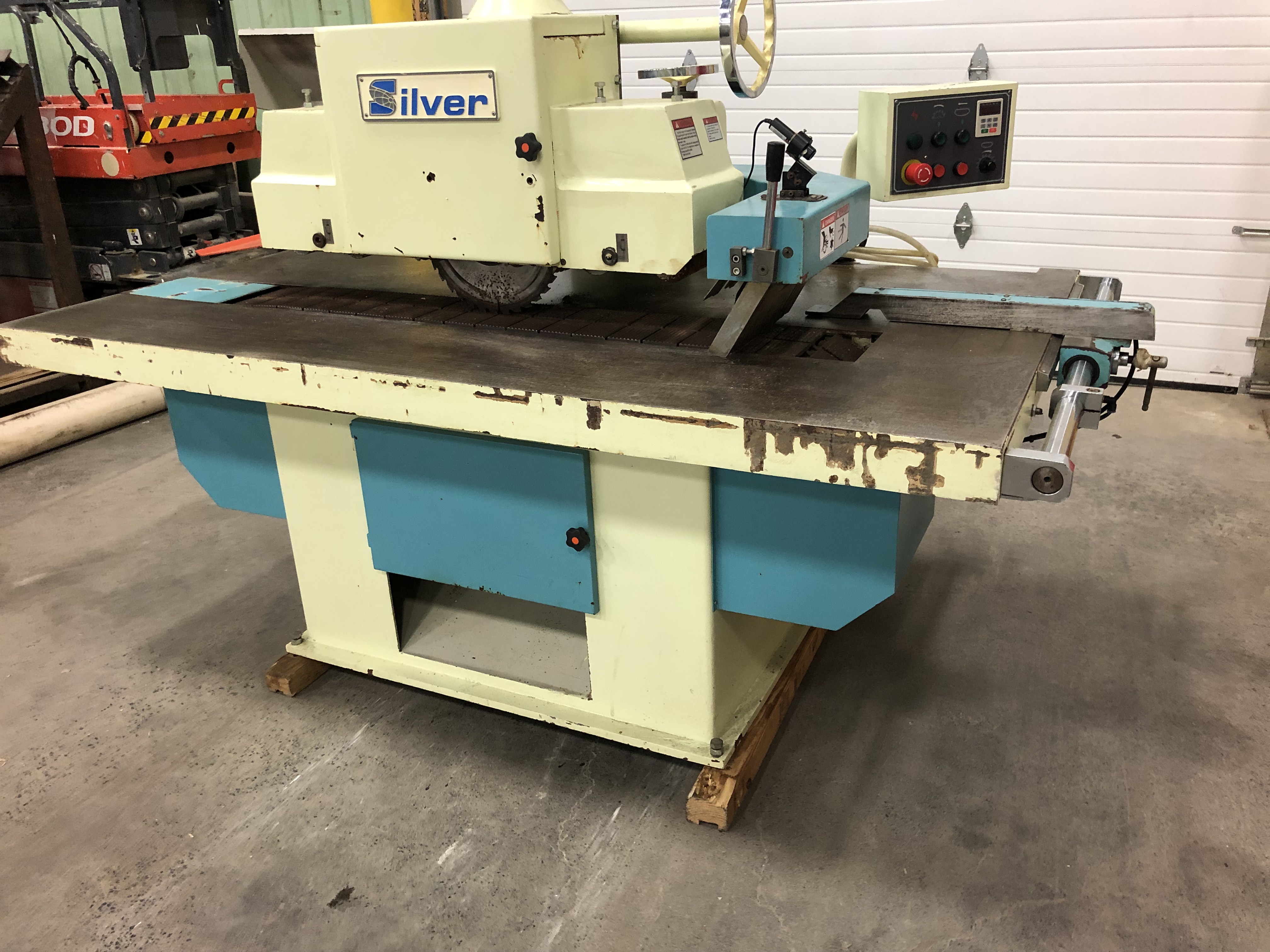 Used 2010 Silver SRS -610A