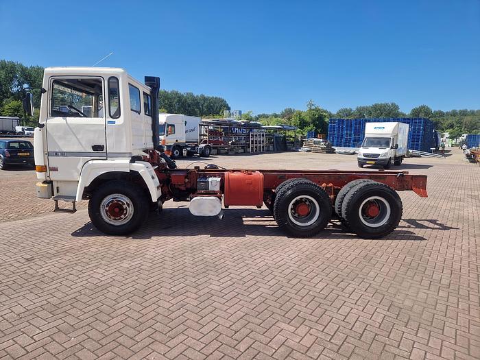 Used 1991 Renault R385 / R357 6x4 chassis full steel