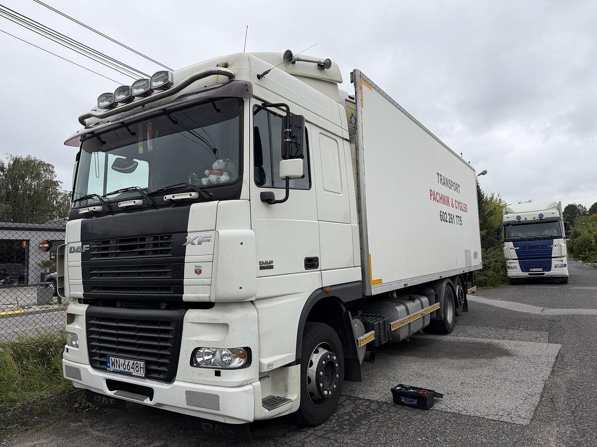 Used 2005 DAF XF95.430 6x2 cooling box, eur4