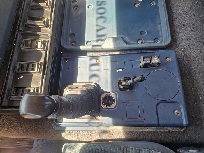 Used 1991 Renault R385 / R357 6x4 chassis full steel