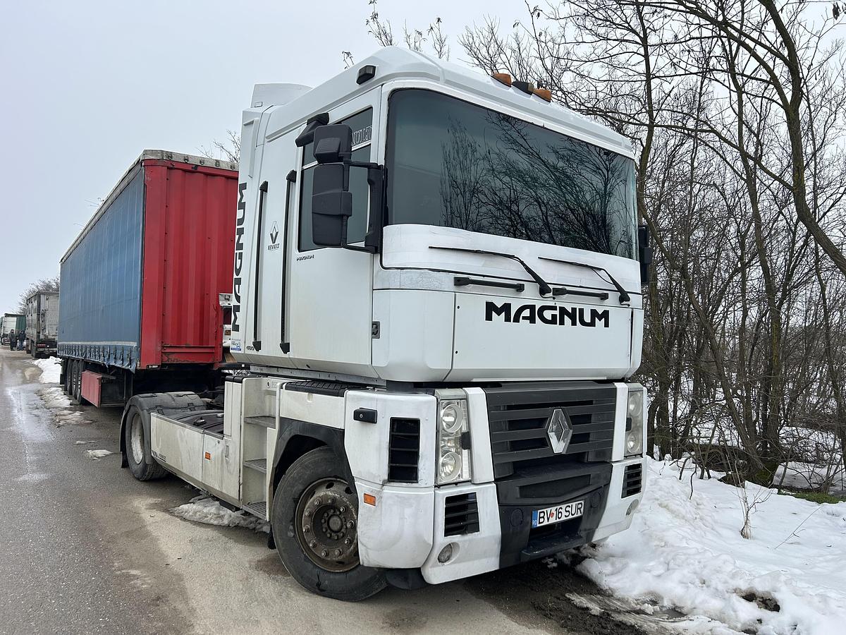 Used 2004 Renault  Magnum 480, mack engine
