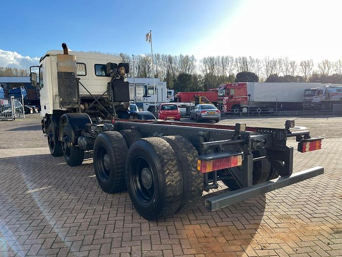 Used 1999 Mercedes Actros 4140 8x4 chassis /full steel/ 13 tons axel /manual gear