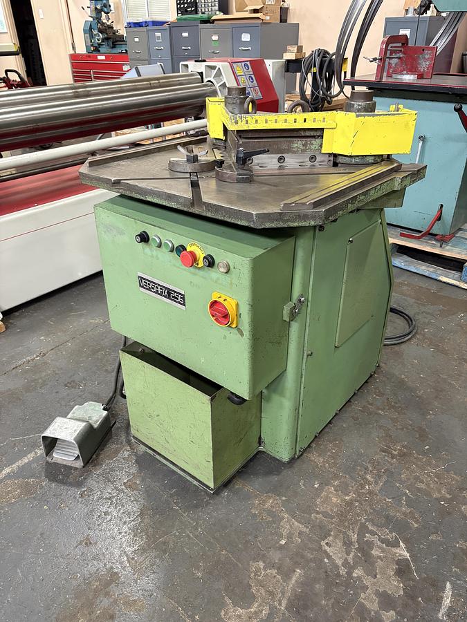 Used 10" x 10", VERSAFIX 256, HYDRAULIC CORNER NOTCHER