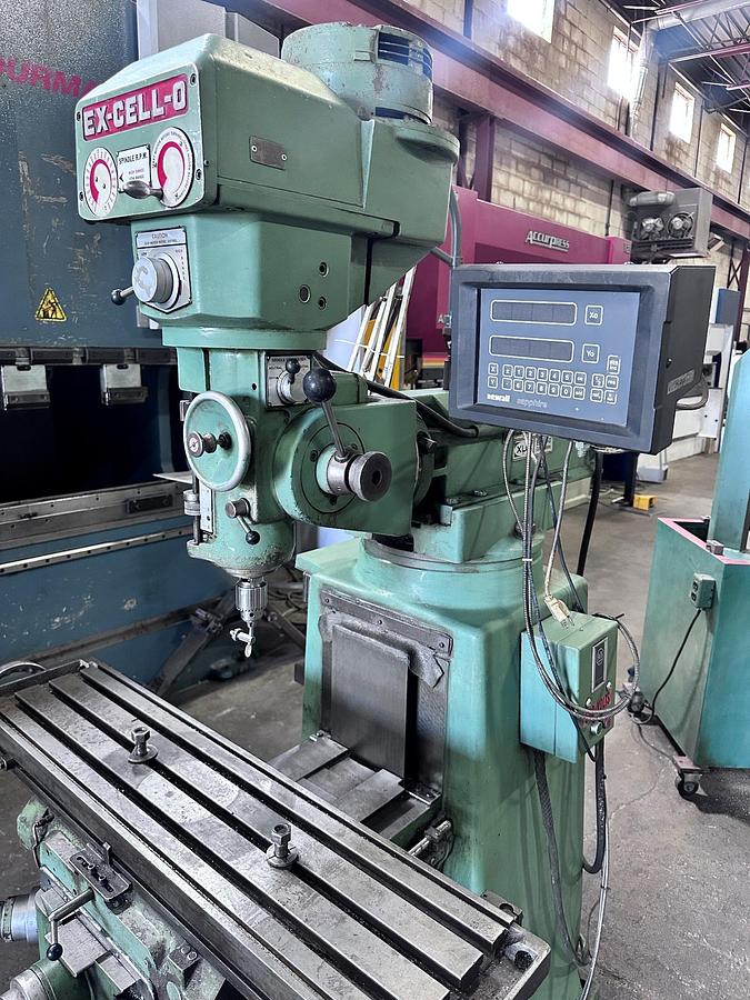 Used 9" X 40", EXCELLO, MODEL 602, VERTICAL MILLING MACHINE
