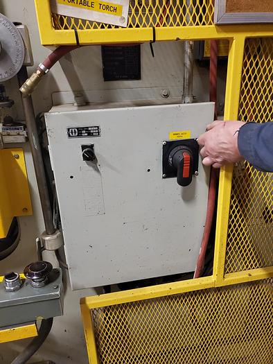 Used 250 TON X 12', ACCURPRESS, HYDRAULIC PRESS BRAKE