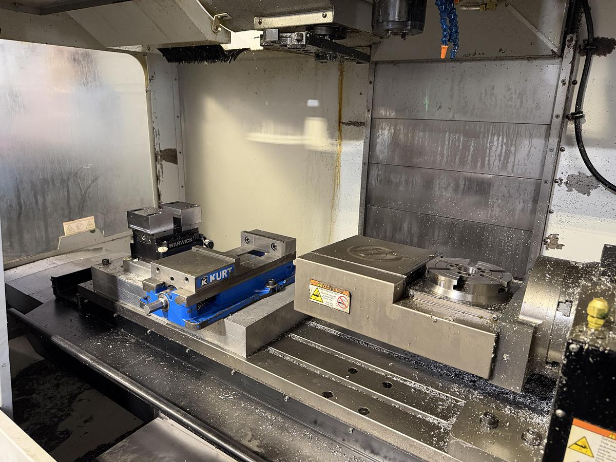 Used 50"X, 20"Y, 25"Z, HAAS, VF-4B, 2007 CNC VERTICAL MACHINING CENTER 