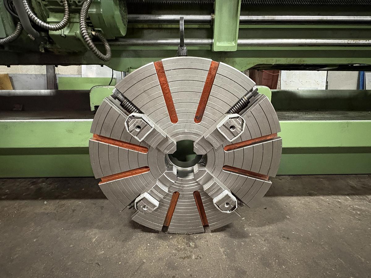 Used 24" x 120" POTISJE MANUAL ENGINE LATHE