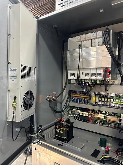 Used 26"X, 24"Y, 22.4"Z, PINNACLE, 5-AXIS CNC MACHINING CENTER, 2014