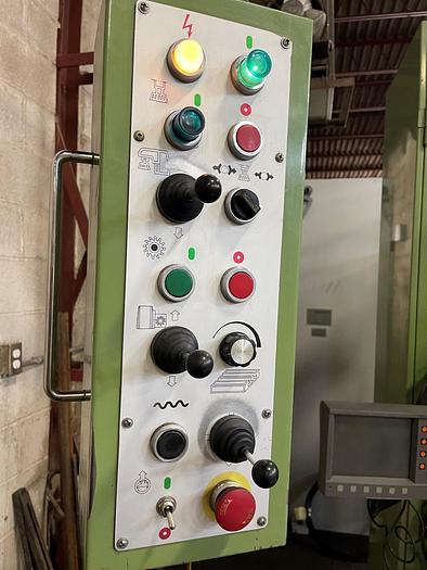 Used 20" X 87" DAHLIH, VERTICAL / HORIZONTAL MILLING MACHINE