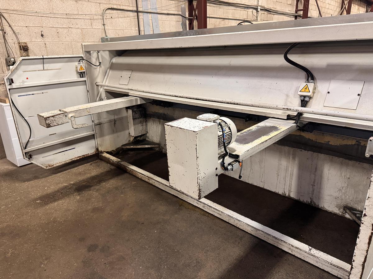 Used 1/4" X 10', ERMAK, HYDRAULIC SHEAR