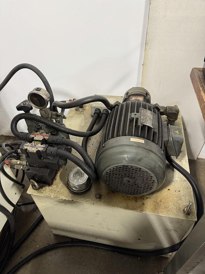 Used 12" X 24", KENT,  HYDRAULIC, FULLY AUTOMATIC SURFACE GRINDER