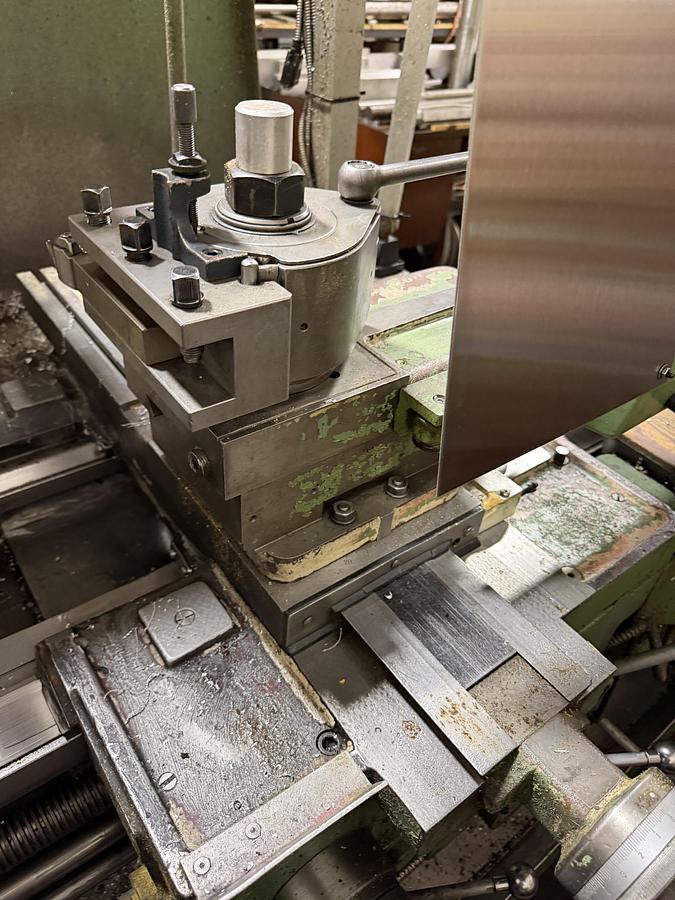 Used 24" x 120" POTISJE MANUAL ENGINE LATHE
