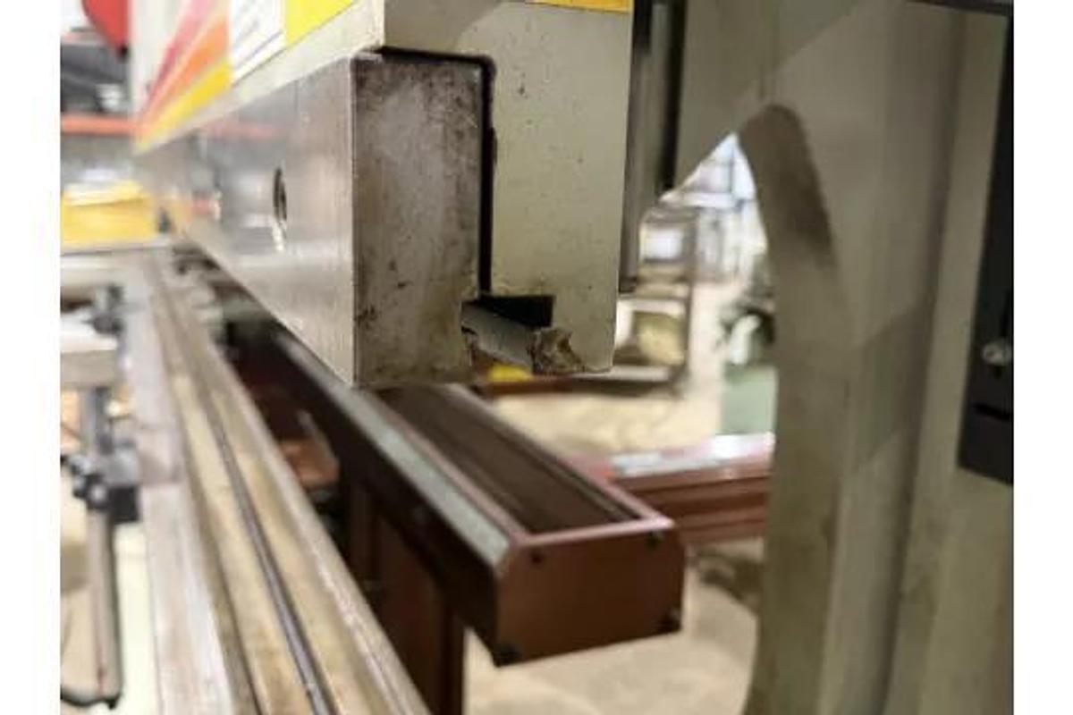 Used 2010 ACCURPRESS 717510, 175 TON, 10' HYDRAULIC PRESS BRAKE