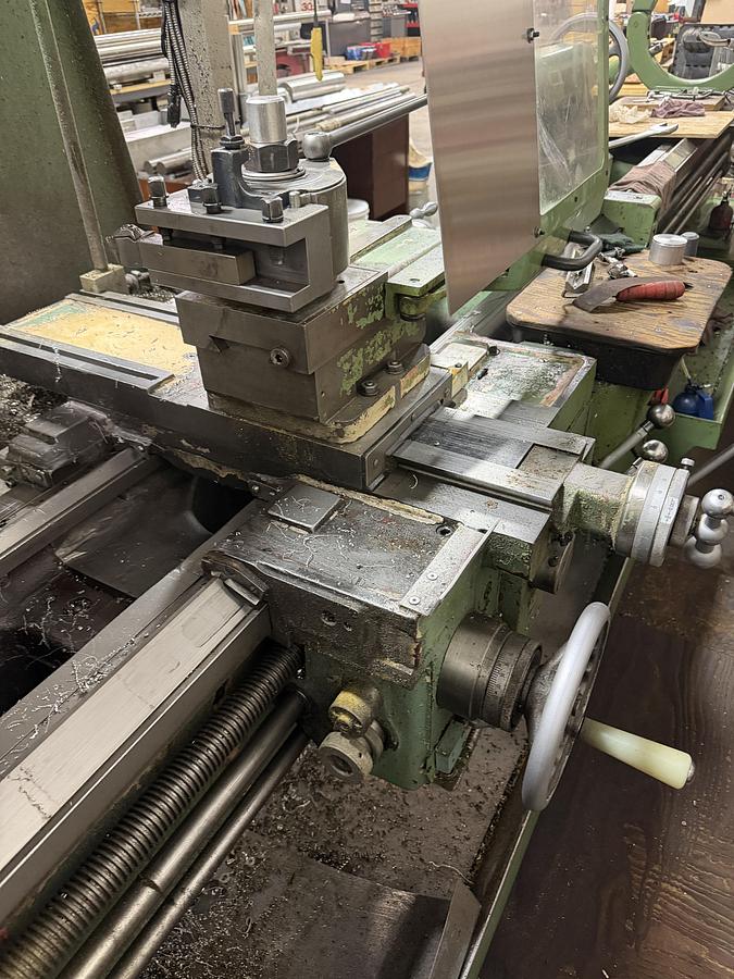 Used 24" x 120" POTISJE MANUAL ENGINE LATHE