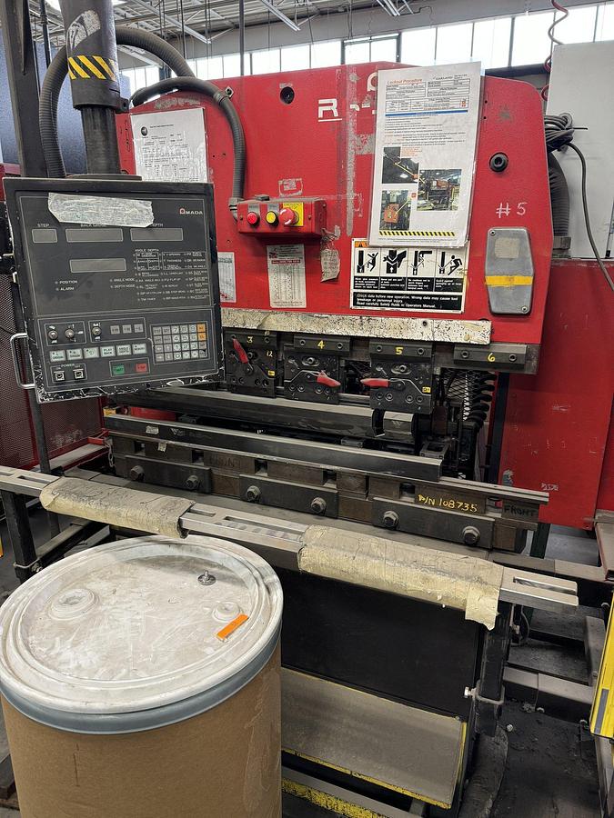 Used 38 TON x 4', AMADA RG-35S HYDRAULIC PRESS BRAKE