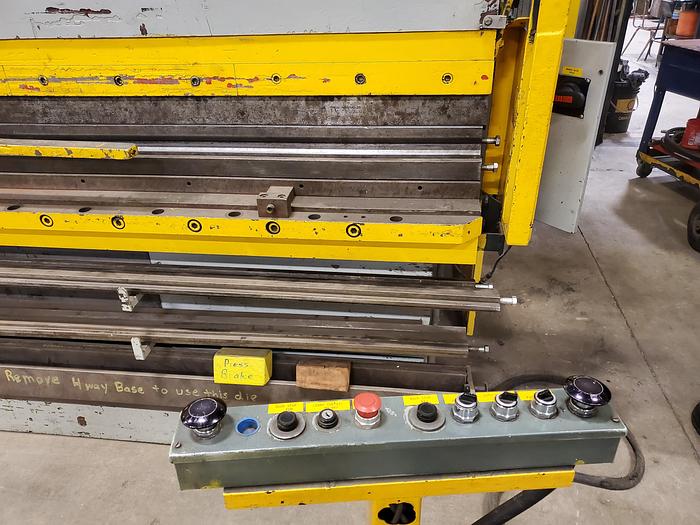 Used 250 TON X 12', ACCURPRESS, HYDRAULIC PRESS BRAKE