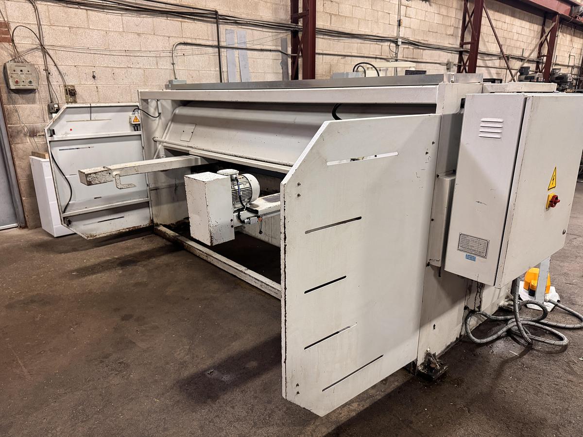 Used 1/4" X 10', ERMAK, HYDRAULIC SHEAR