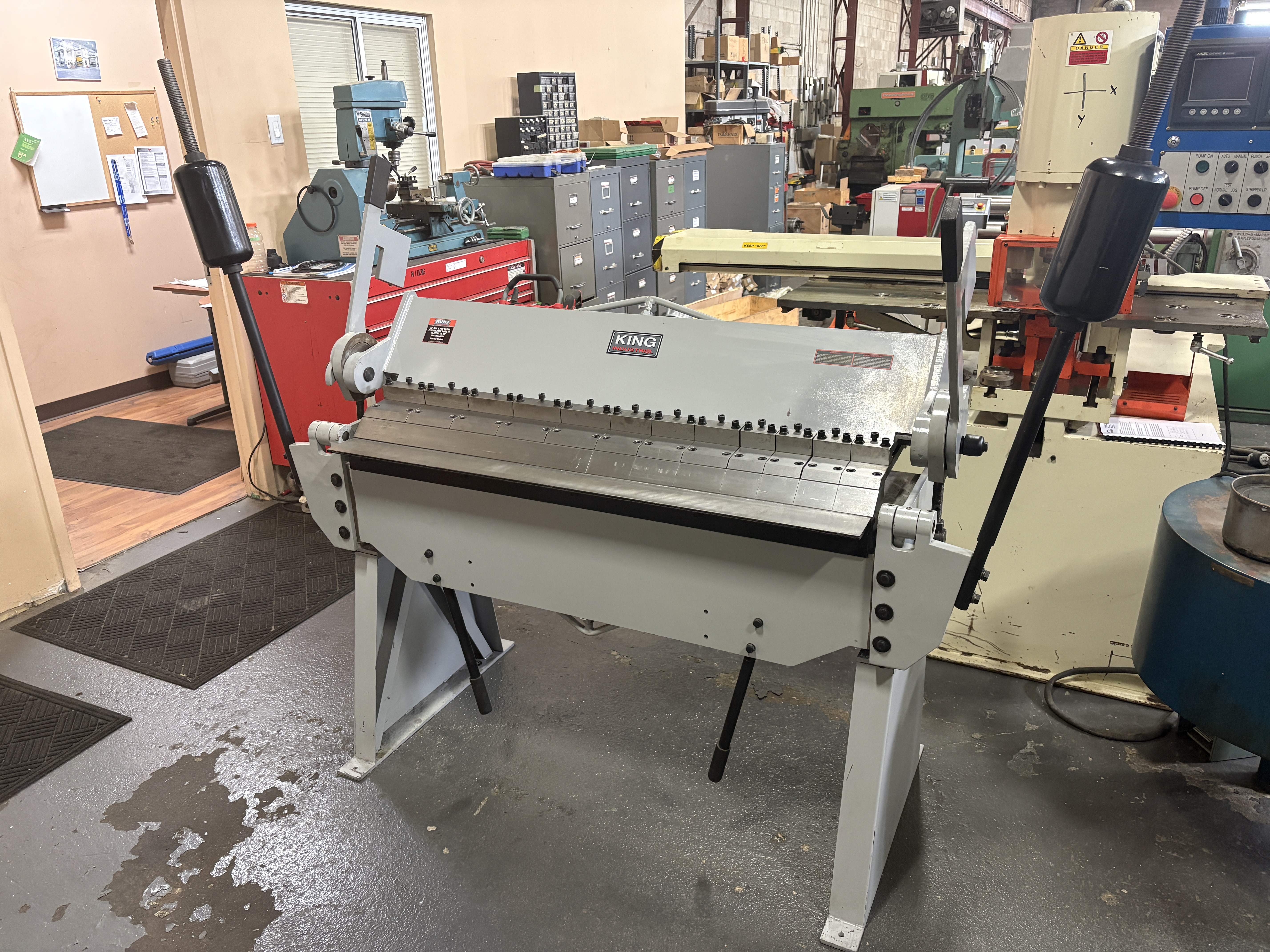 Used 2016 KING INDUSTRIAL, 48" 12 GA BOX & PAN BRAKE