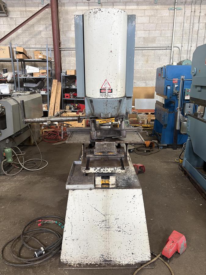 Used 6" X 6" X 3/4", 125 TON, KINGSLAND, HYDRAUILIC IRONWORKER