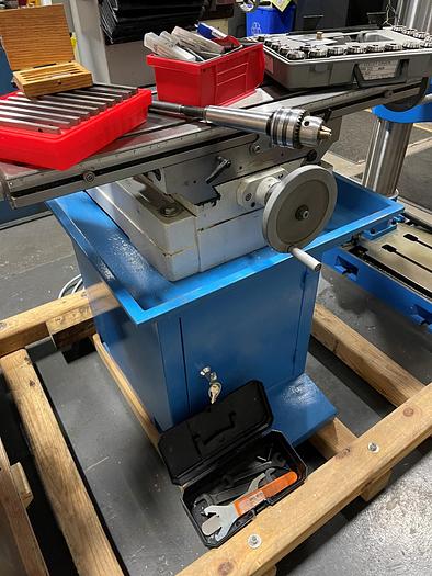 Used 9-1/2" X 31-1/2", KNUTH, MILLING & DRILLING MACHINE