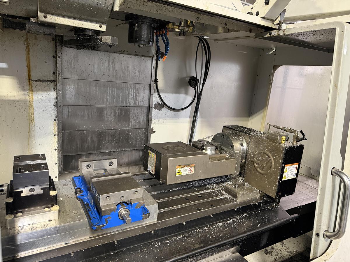Used 50"X, 20"Y, 25"Z, HAAS, VF-4B, 2007 CNC VERTICAL MACHINING CENTER 