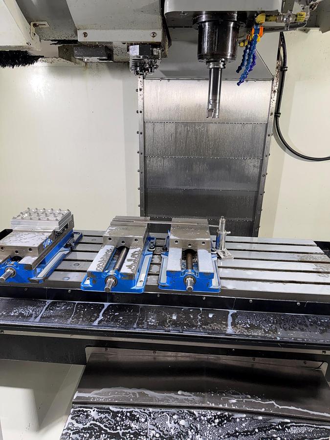 Used 50"X, 20"Y, 25"Z, HAAS, VF-4B, 2008 CNC VERTICAL MACHINING CENTER