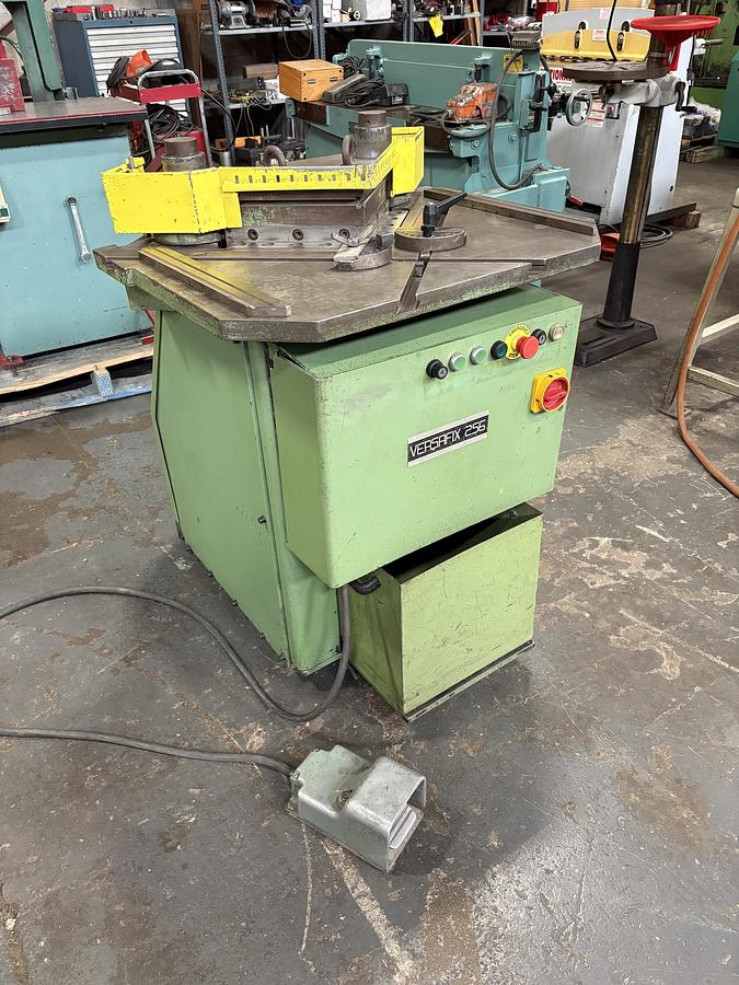 Used 10" x 10", VERSAFIX 256, HYDRAULIC CORNER NOTCHER