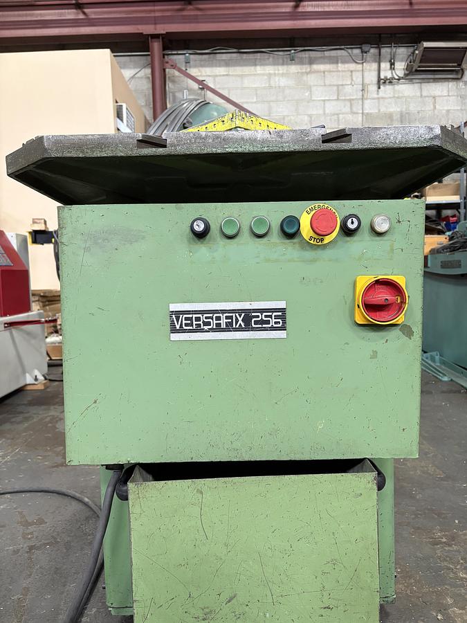 Used 10" x 10", VERSAFIX 256, HYDRAULIC CORNER NOTCHER