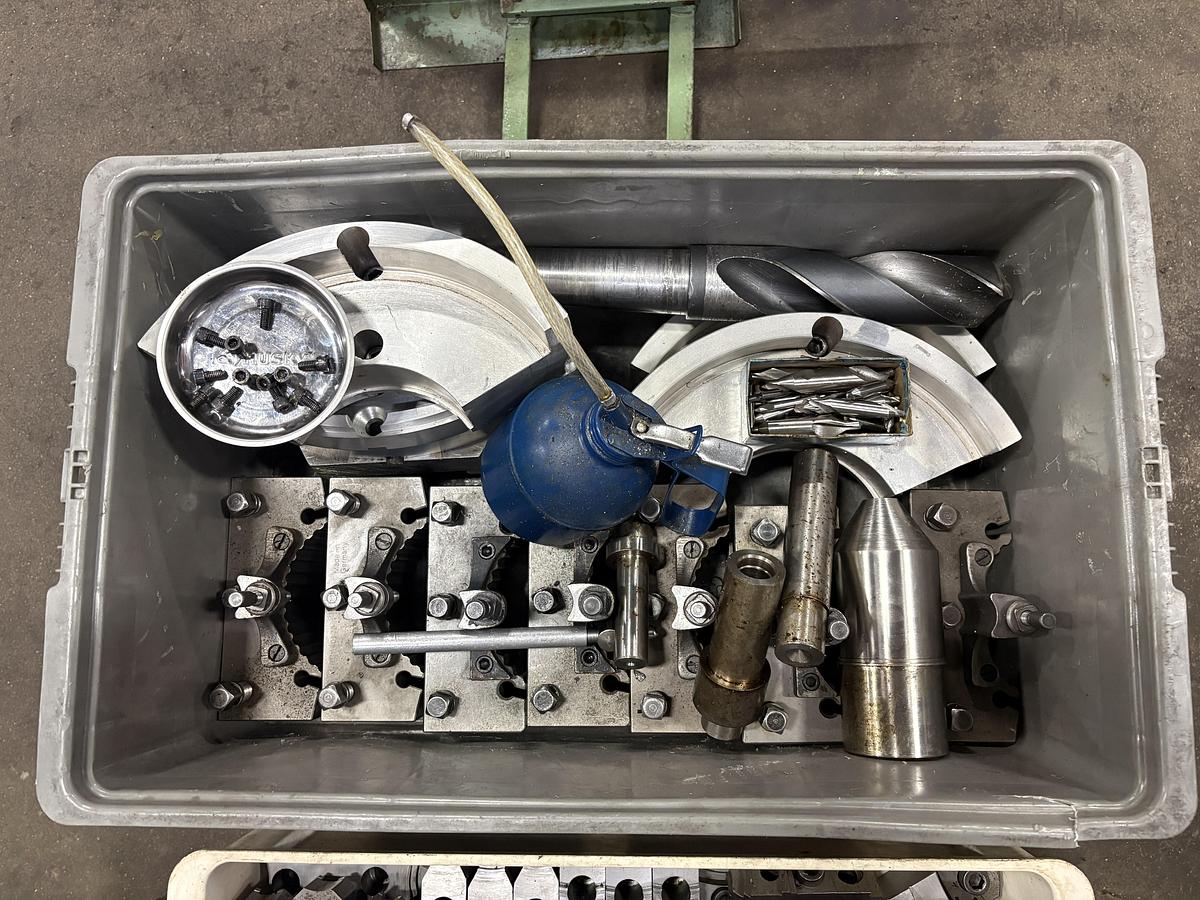 Used 24" x 120" POTISJE MANUAL ENGINE LATHE