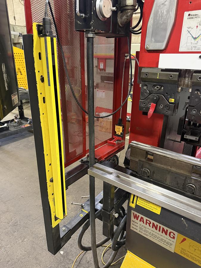 Used 38 TON x 4', AMADA RG-35S, CNC HYDRAULIC PRESS BRAKE