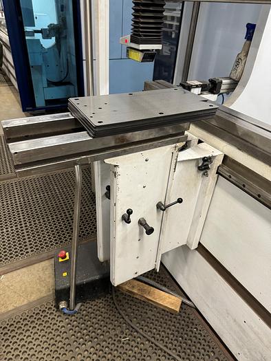 Used 94 TON X 107", TRUMPF, 2010, CNC PRESS BRAKE, MODEL 5085SX