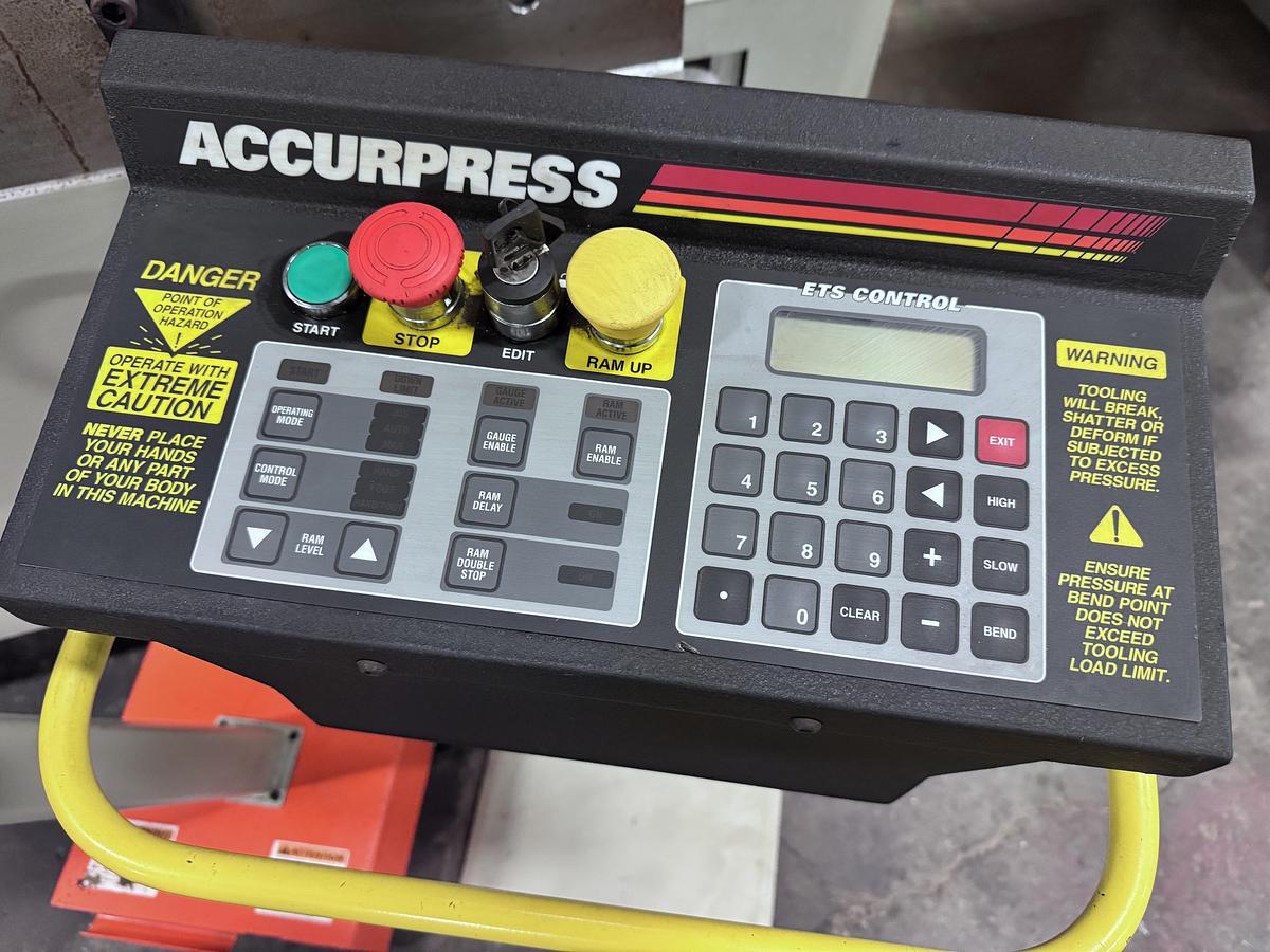 Used 60 TON X 6', ACCURPRESS, MODEL 7606, CNC HYDRAULIC PRESS BRAKE