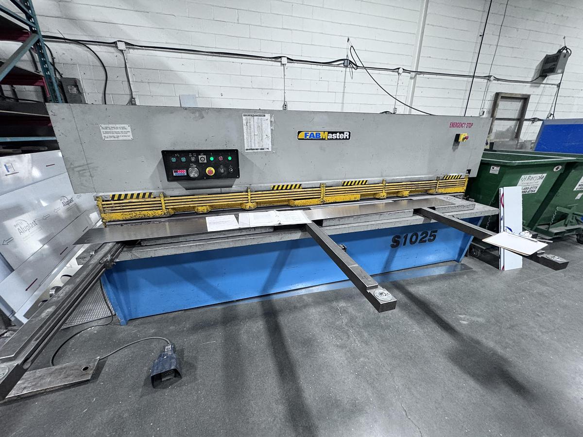 Used 1/4" X 10' FABMASTER HYSDRAULIC SHEAR