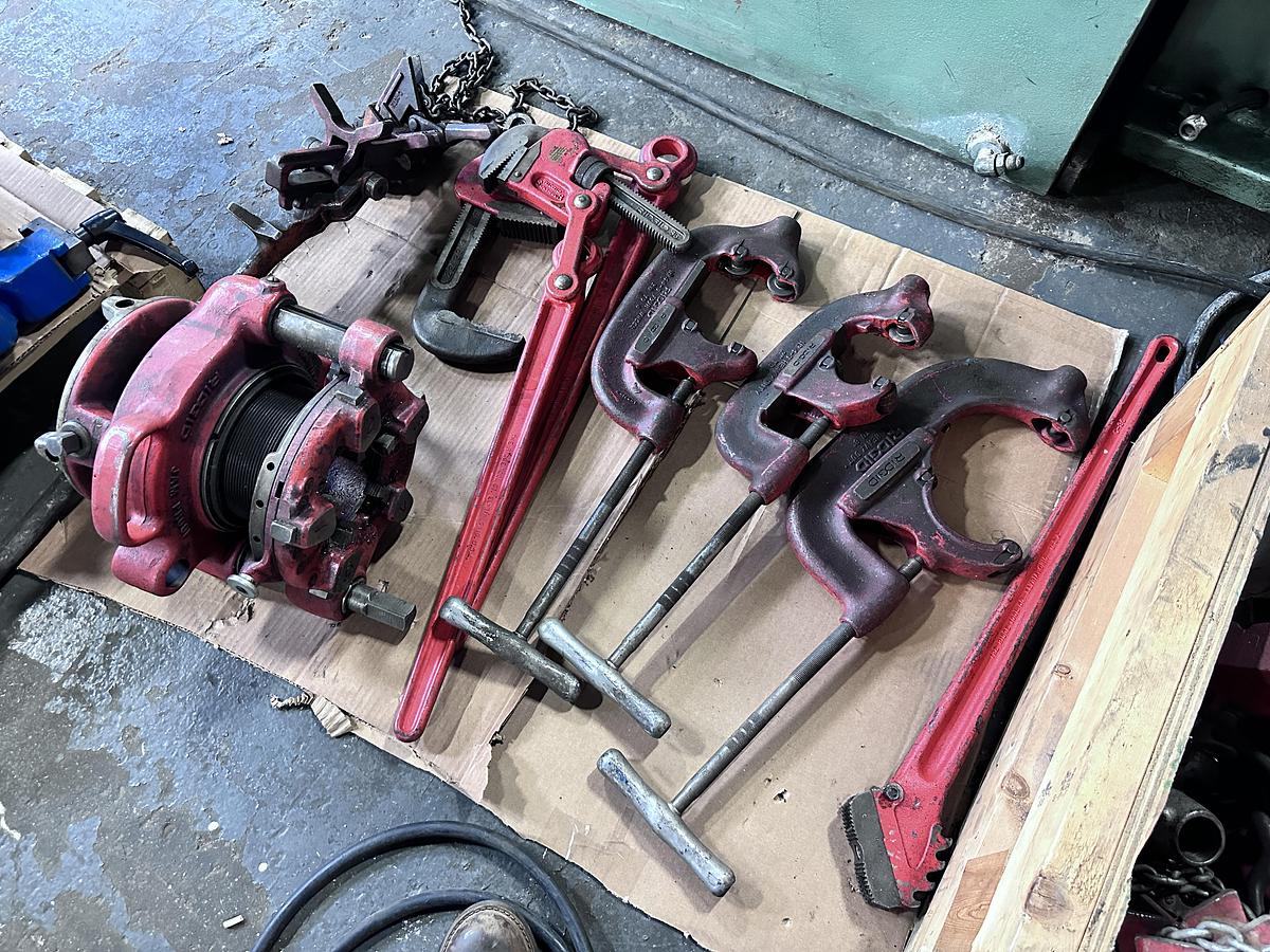 Used RIDGID MODEL 535, PIPE THREADING MACHINE