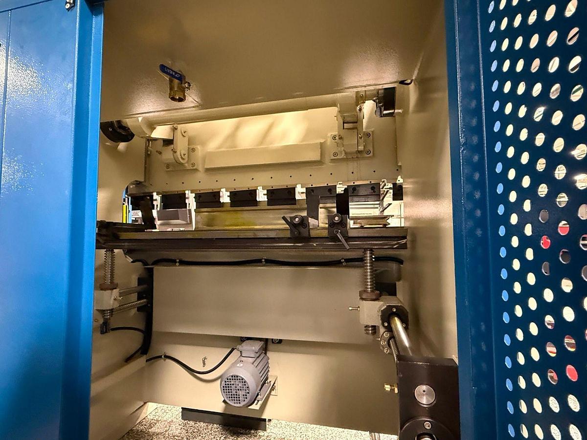 Used 33 TON X 63", BAILEIGH, MODEL BP-3305CNC, HYDRAULIC CNC PRESS BRAKE, 2023