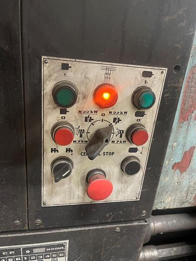 Used 40" x 240" TOS, HEAVY DUTY ENGINE LATHE, MODEL SU125