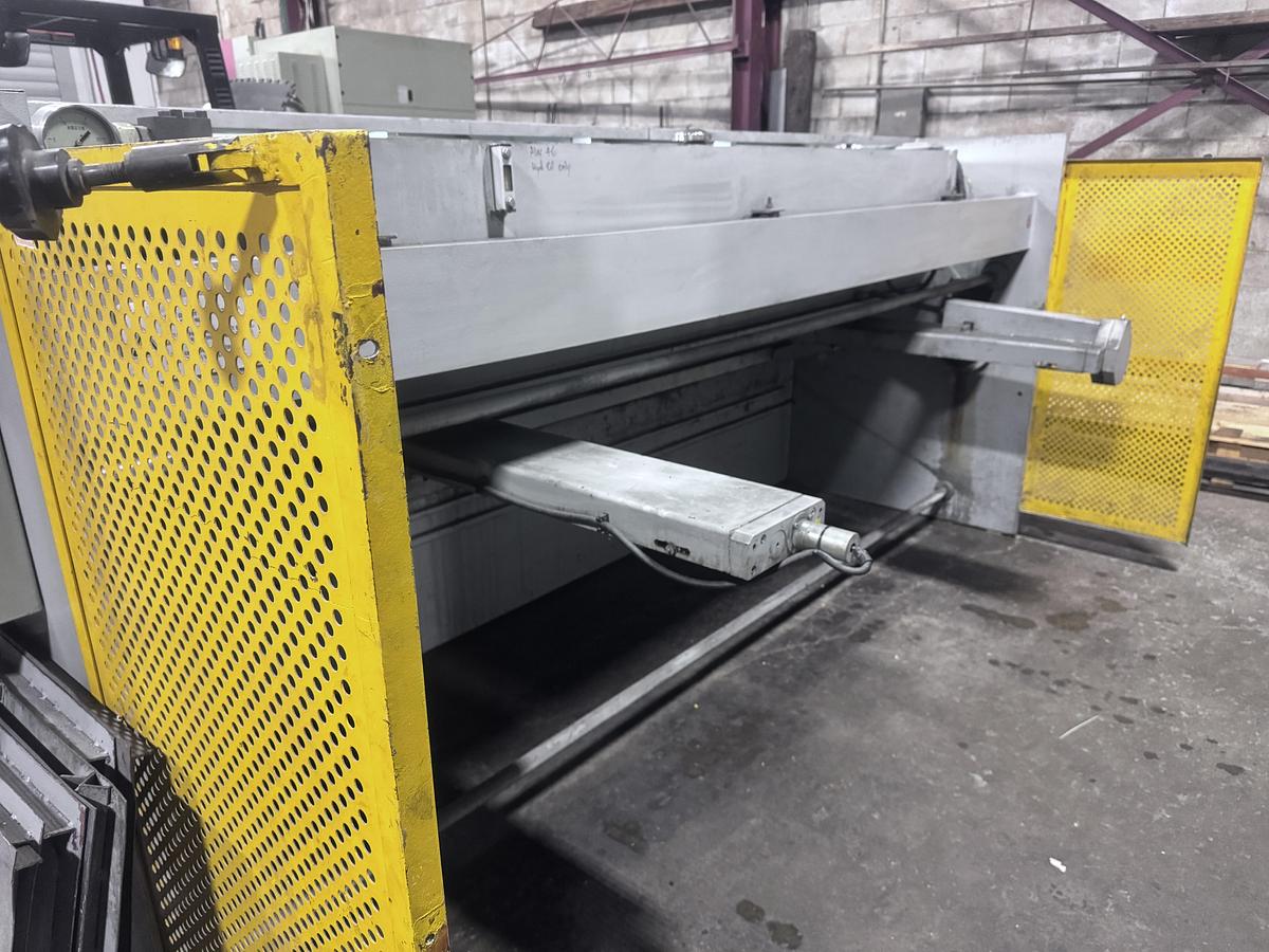 Used 1/4" X 10' FABMASTER HYSDRAULIC SHEAR