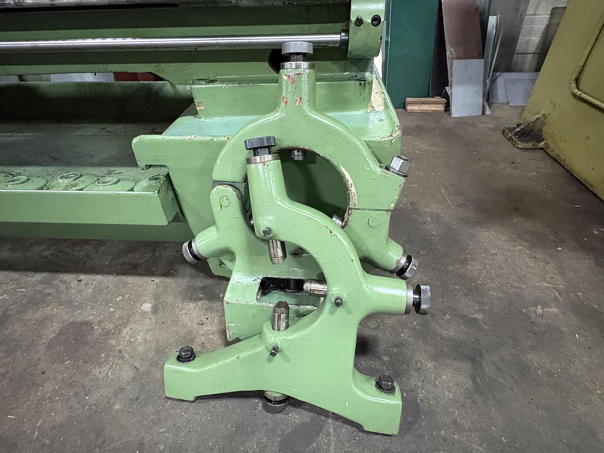 Used 24" x 120" POTISJE MANUAL ENGINE LATHE