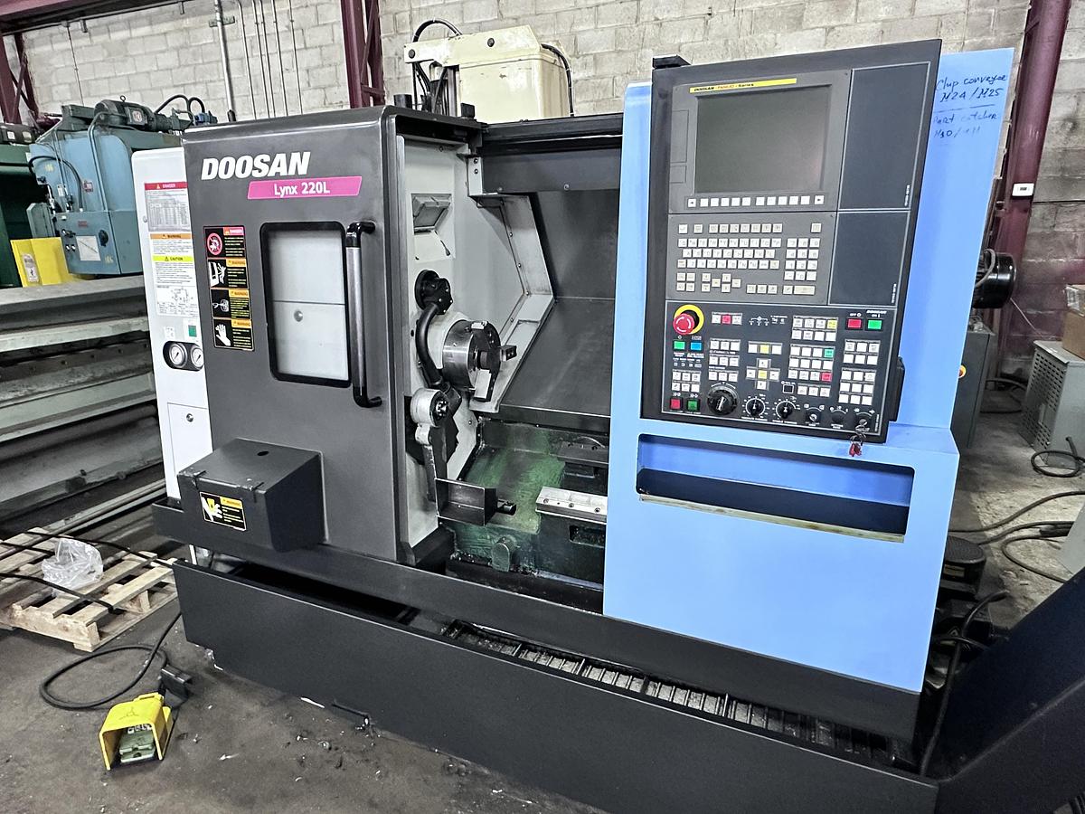 Used DOOSAN, MODEL LYNX 220LC, 2015, CNC LATHE
