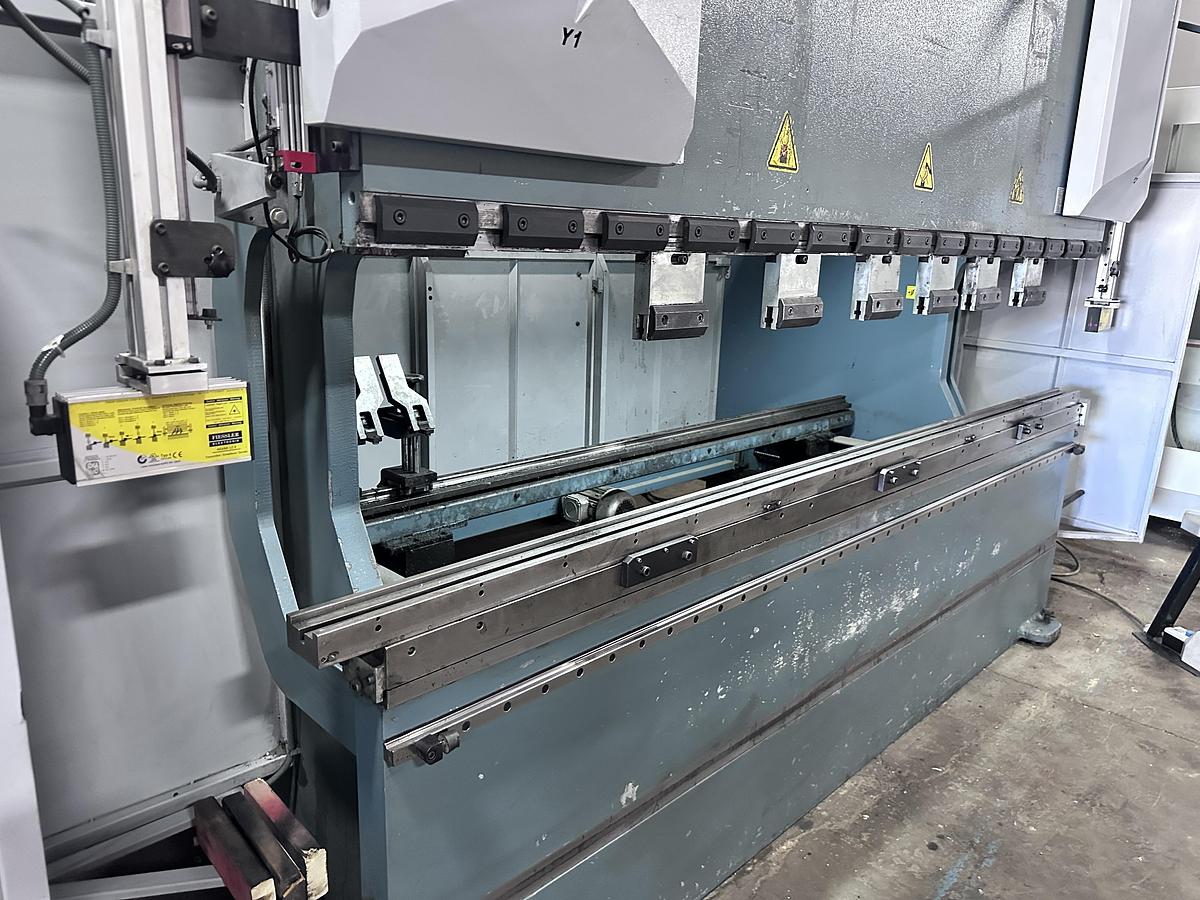 Used 150 TON X 10', DURMA, CNC HYDRAULIC PRESS BRAKE