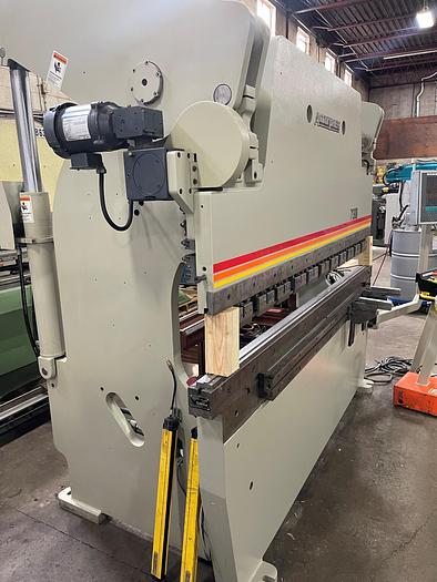 Used 130 TON X 8', ACCURPRESS, 2011, CNC HYDRAULIC PRESS BRAKE