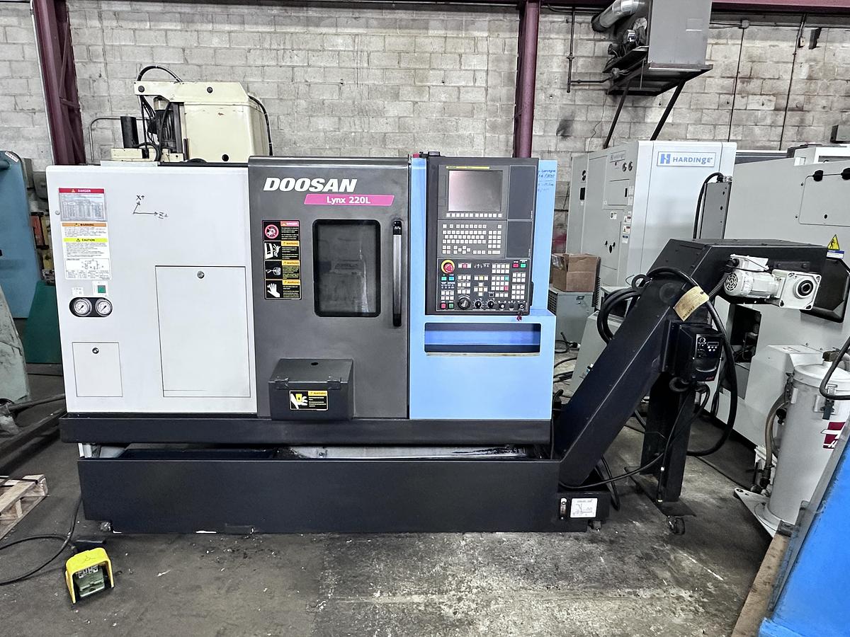 Used DOOSAN, MODEL LYNX 220LC, 2015, CNC LATHE