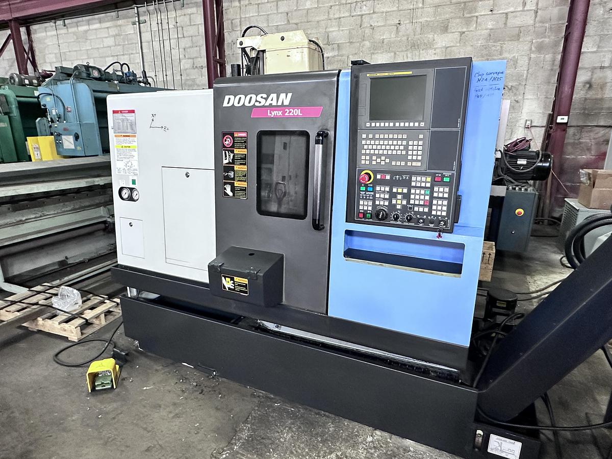 Used DOOSAN, MODEL LYNX 220LC, 2015, CNC LATHE