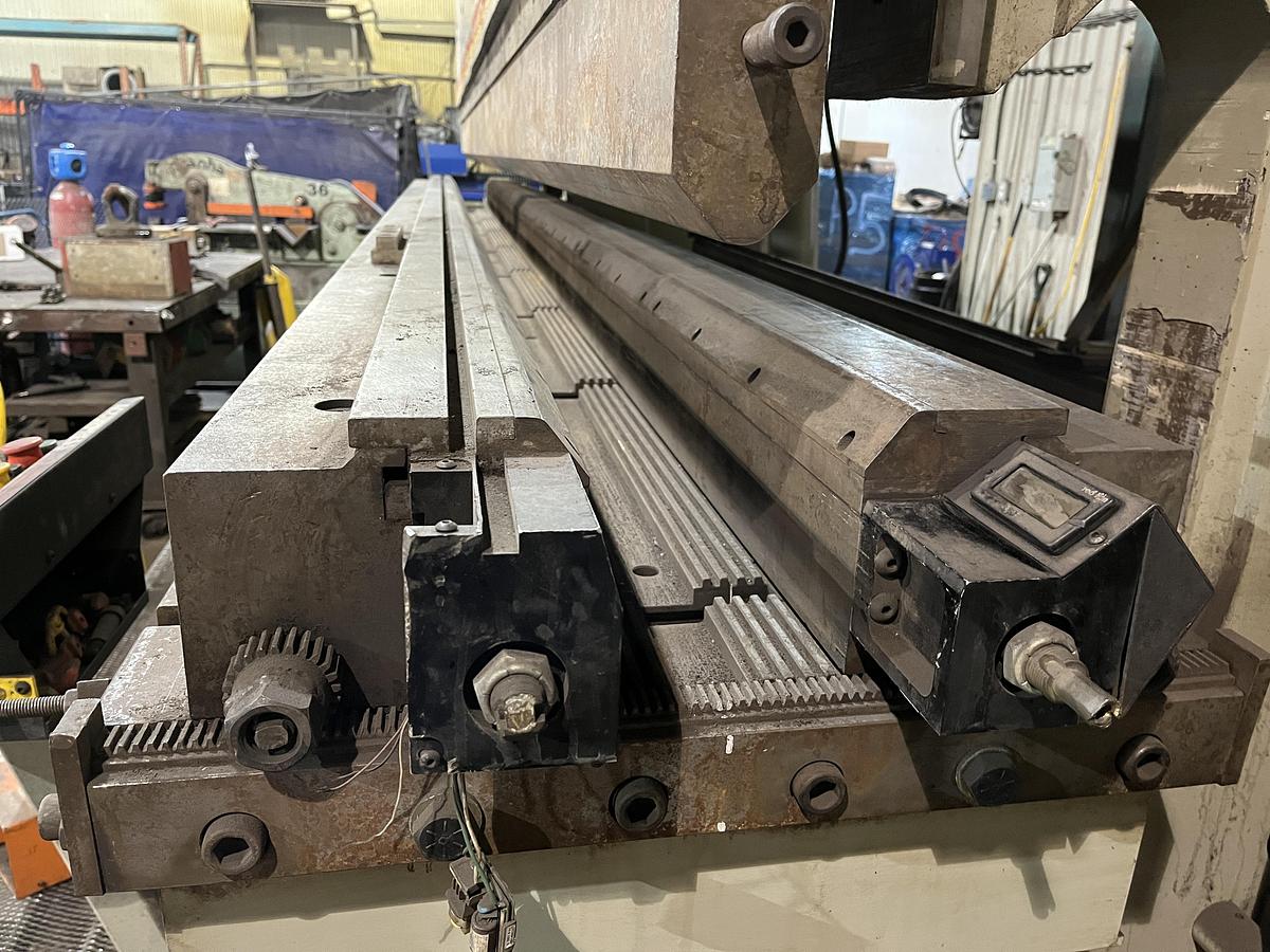 Used ACCURPRESS 600 TON X 16' CNC PRESS BRAKE -2016