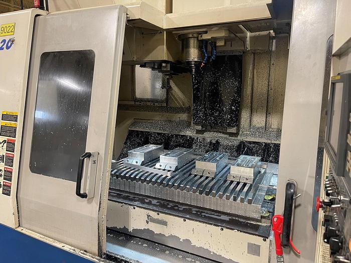 Used 40"X, 20"Y, 24"Z, DAEWOO DOOSAN, 2005, CNC VERTICAL MACHINING CENTER
