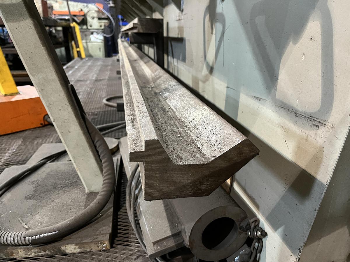 Used ACCURPRESS 600 TON X 16' CNC PRESS BRAKE -2016