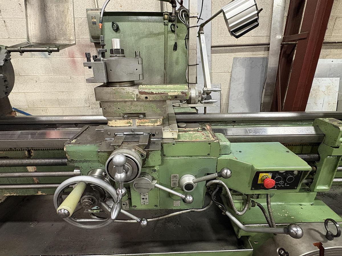 Used 24" x 120" POTISJE MANUAL ENGINE LATHE